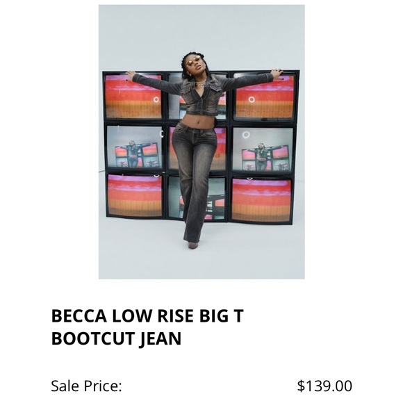 True Religion 2 piece set Top & Bottom. New release on website ! no low offers - Picture 1 of 3